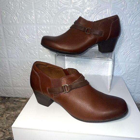 Clarks Shoes - NWOB Authentic Clarks Valarie 2